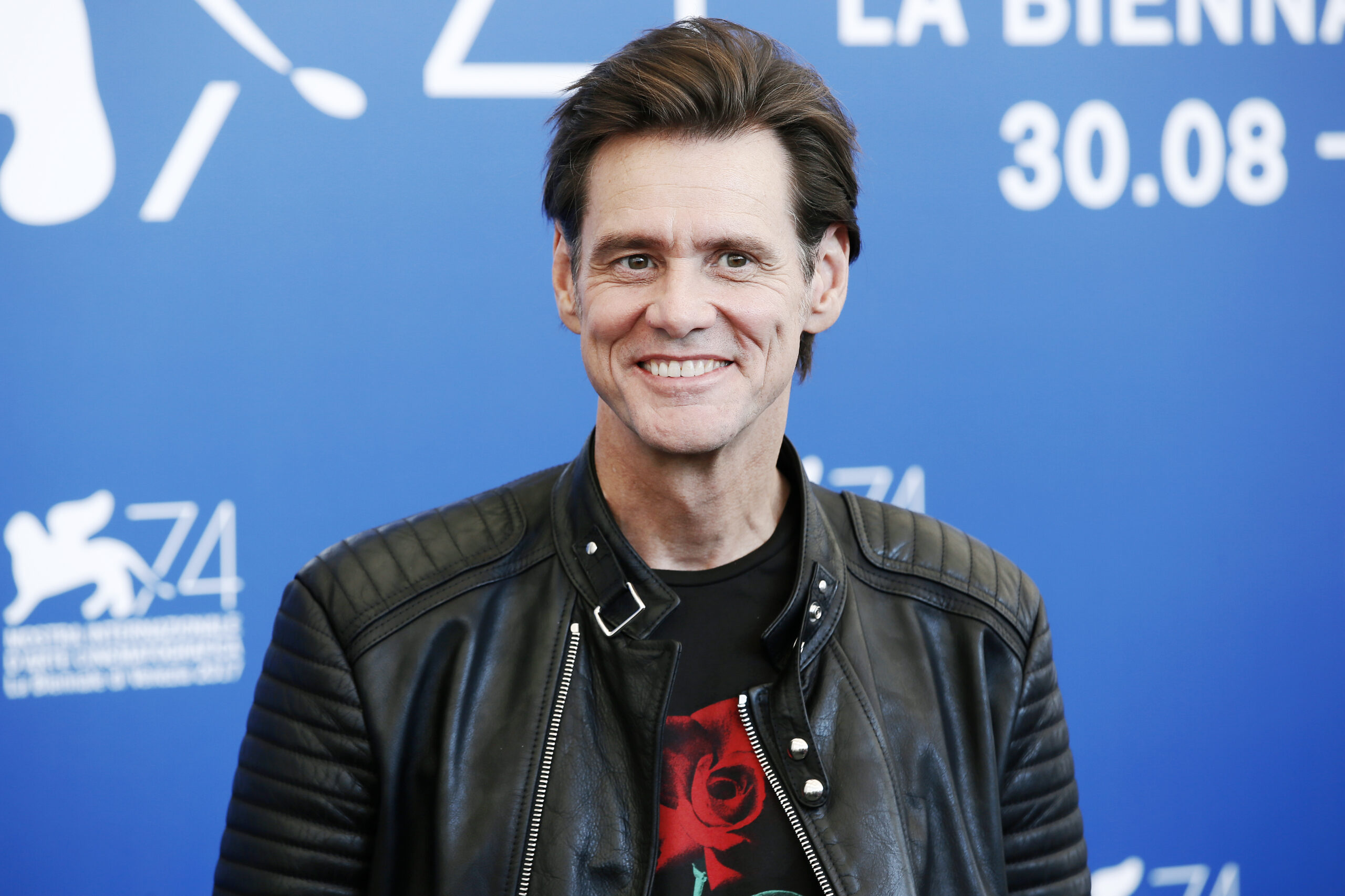 Is Jim Carey gay? His dress sense, indicated in this photo, cause some people to wonder about his sexuality.