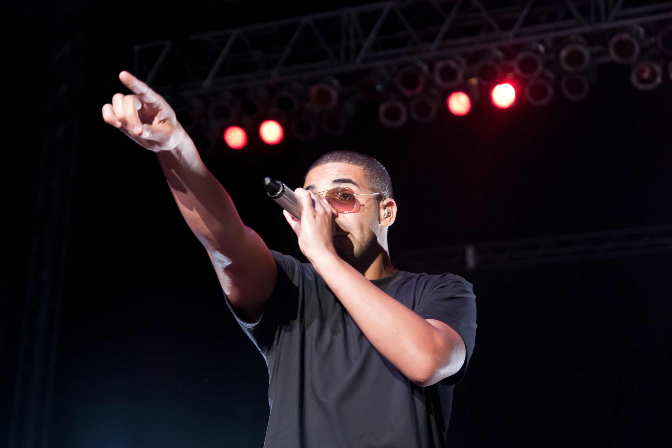 Is Drake gay? There have always been rumors about him, but it appears not