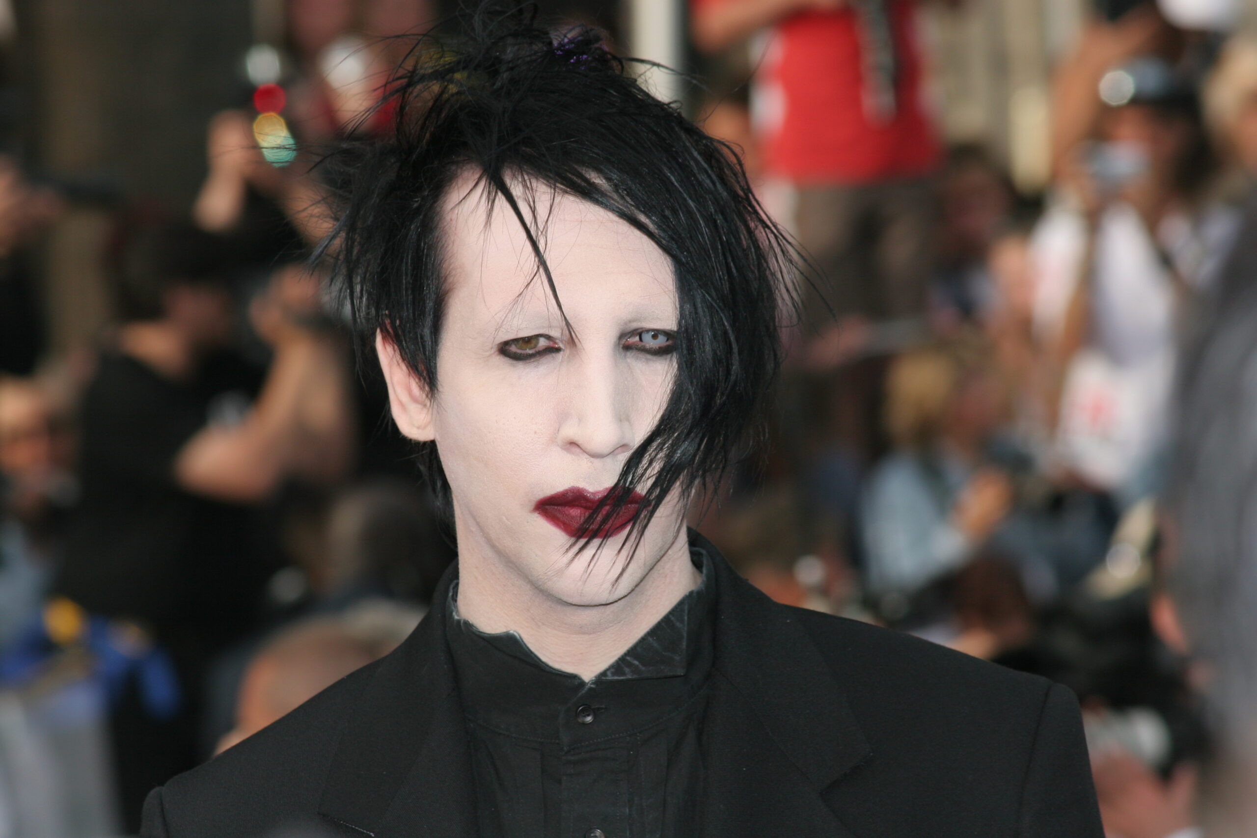 Is Marilyn Manson gay? There have been persistent rumors