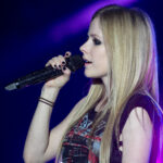 Is Avril Lavigne a Lesbian? Find Out Inside!