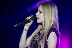 Is Avril Lavigne a Lesbian? Find Out Inside!